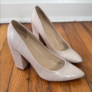 Nine West croc embossed cream Block Heel Pumps 7.5